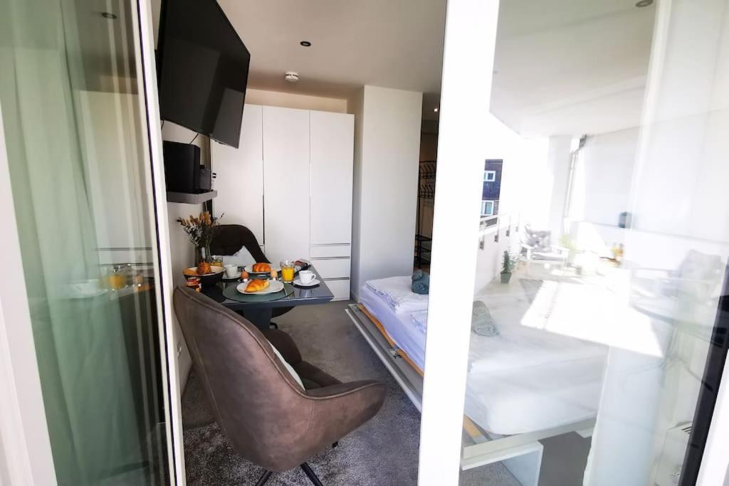 Hh 03 By Rockchair - Superhost Status - Modernes Apartment Mit Sonnigem Balkon & Premium Boxspringbetten In Winterhude - Hamburg Top Geheimtipp Dış mekan fotoğraf
