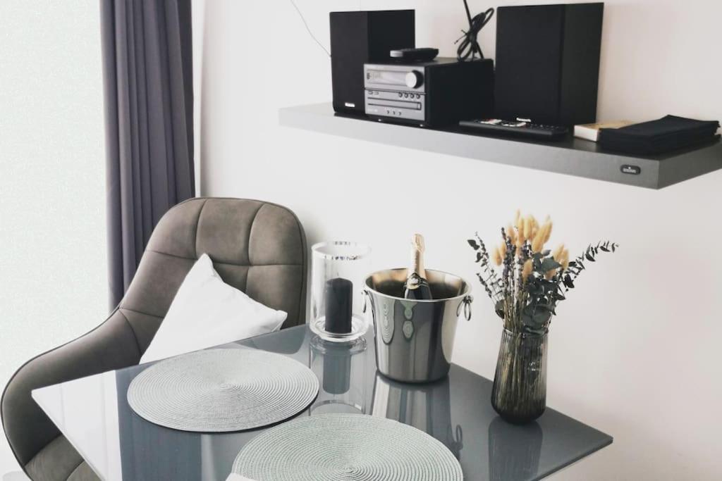 Hh 03 By Rockchair - Superhost Status - Modernes Apartment Mit Sonnigem Balkon & Premium Boxspringbetten In Winterhude - Hamburg Top Geheimtipp Dış mekan fotoğraf